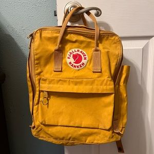 Fjallraven Kanken Classic Backpack in Acorn